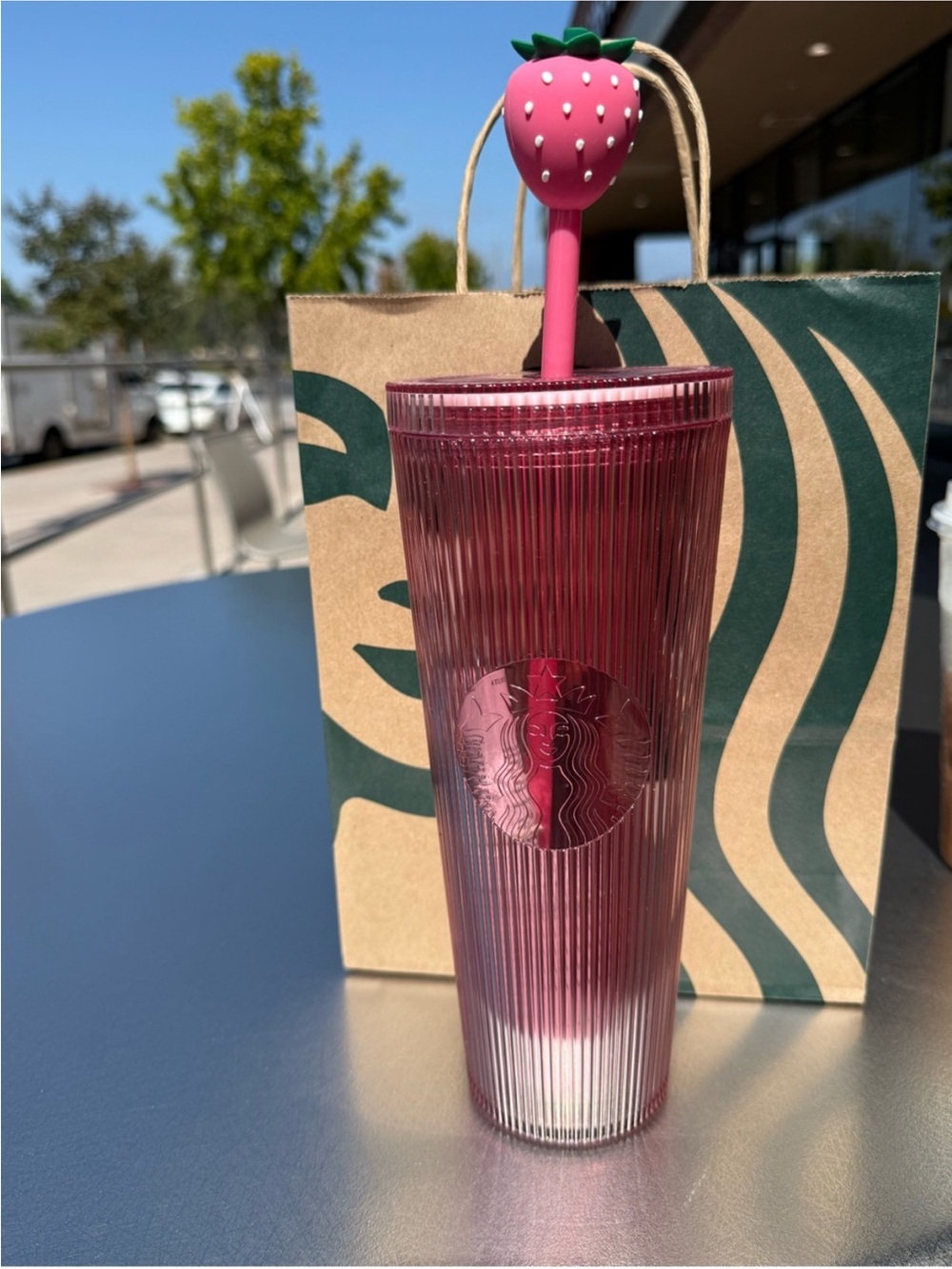 Starbucks PINK DRINK COLLECTION 2026 LIMITED Strawberry Topper 24oz Cup NWT - Picture 2 of 2